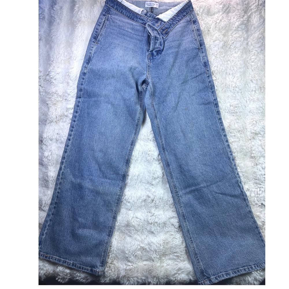 Vanilla Star Crossover Waist Wide Leg Jeans Light Wash Blue Size 26/3 A39